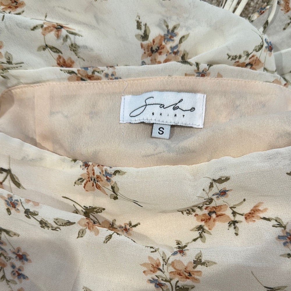 Floral Ruched Dress - Picture 5 of 7